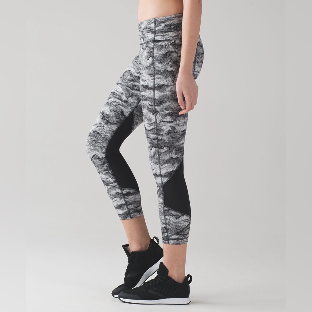Lululemon Pace Rival Crop Leggings in Hazy Days Black White 6